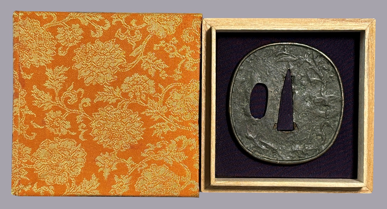 Kagamishi Karakusa Tsuba Boxed_1300px